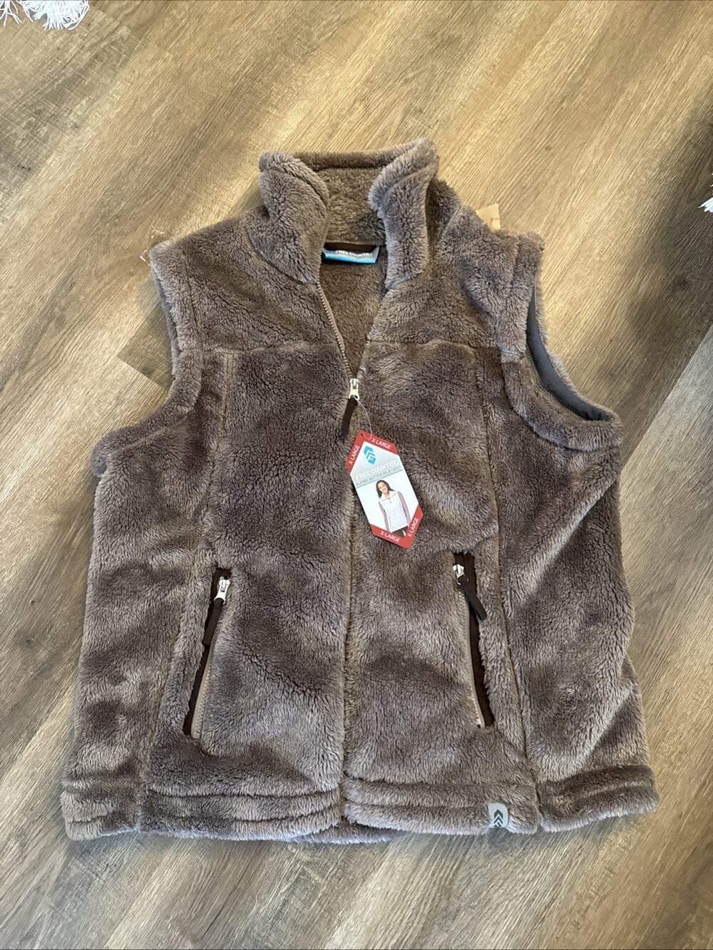 Women's Free Country Zip Front Plush Vest - XL - New with Tags